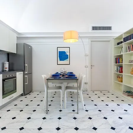 Bright Sea View Home, Steps From The Apartmán *