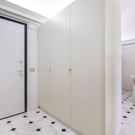 Apartman Bright Sea View Home, Steps From The