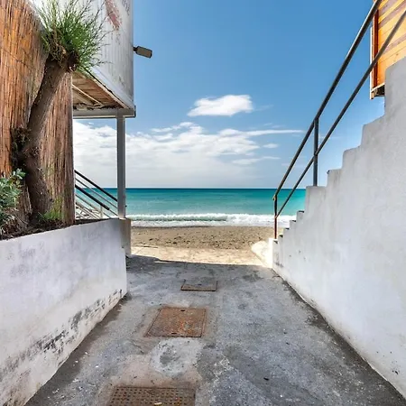 Apartman Bright Sea View Home, Steps From The