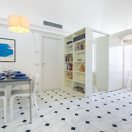 Bright Sea View Home, Steps From The Apartmán